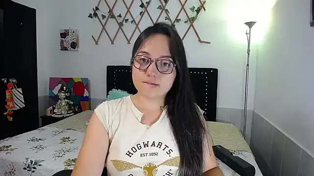 naughty girl 4u online show from 18, 5, 2026