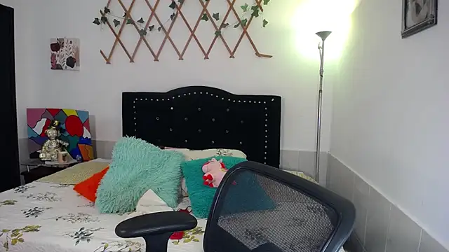 naughty girl 4u online show from 28, 5, 2026