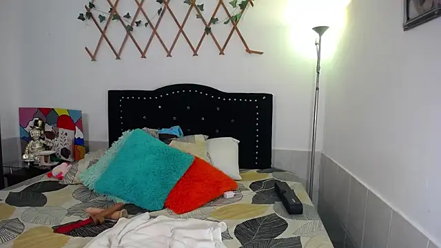 naughty girl 4u online show from 10, 6, 2026