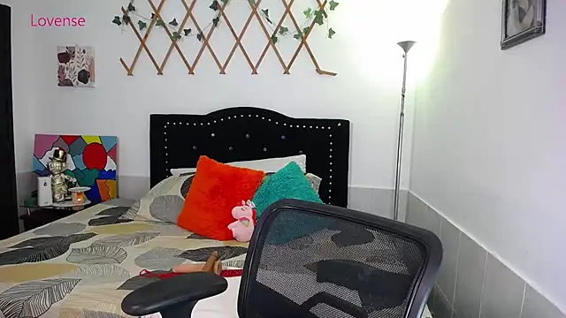naughty girl 4u online show from 9, 7, 2026