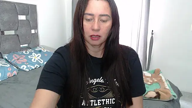 Snapshot of sara_hott_1 chatting on 15, 5, 2026 sara hott 1 online show from 15, 5, 2026