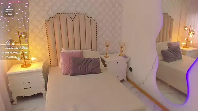 Pia Johnson  online show from 7, 3, 2025