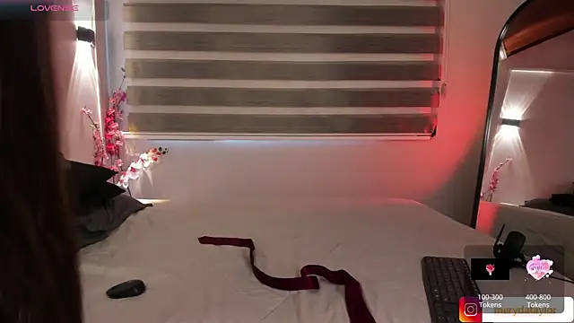 MERIDA TAYLOR online show from 13, 10, 2025