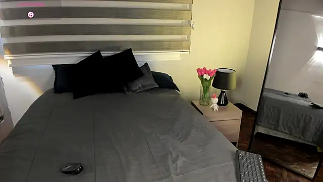 MERIDA TAYLOR online show from 18, 4, 2026