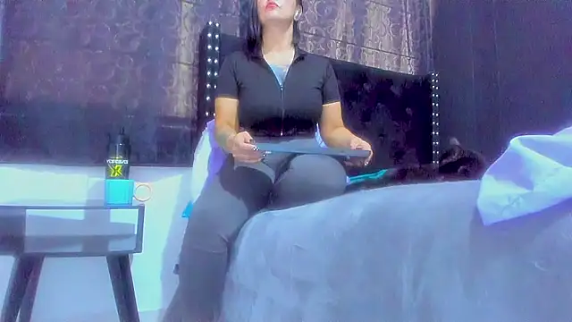 Snapshot of amareto_queen chatting on 19, 10, 2025 amareto queen online show from 19, 10, 2025