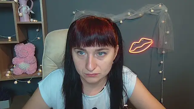 NinaFlawlees online show from 18, 9, 2025