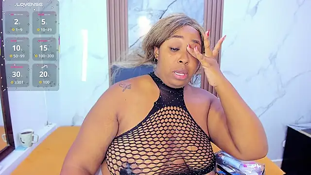 Snapshot of HannyMansonh chatting on 4, 12, 2025 HannyMansonh online show from 4, 12, 2025