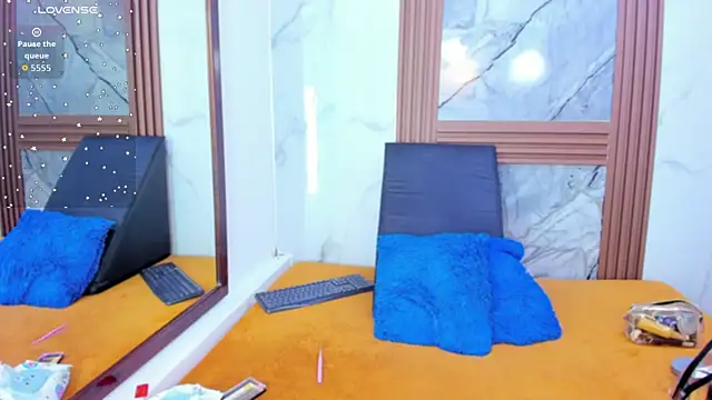 Snapshot of HannyMansonh chatting on 14, 12, 2025 HannyMansonh online show from 14, 12, 2025