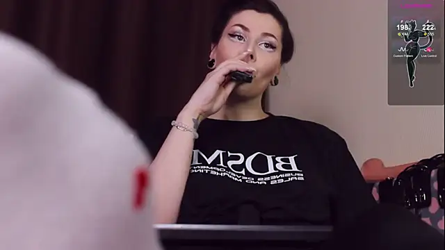 Snapshot of Luna_Blake chatting on 6, 2, 2025 Luna Blake online show from 6, 2, 2025