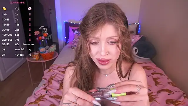 PenellopaRaw online show from 10, 10, 2025