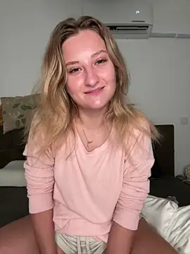 Snapshot of MileySummer chatting on 4, 12, 2024 MileySummer online show from 4, 12, 2024