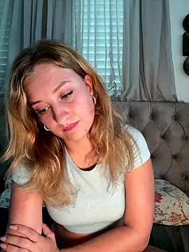 Snapshot of MileySummer chatting on 11, 11, 2025 MileySummer online show from 11, 11, 2025