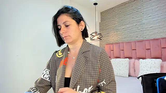 Snapshot of SarahDeyvis chatting on 16, 1, 2025 SarahDeyvis online show from 16, 1, 2025