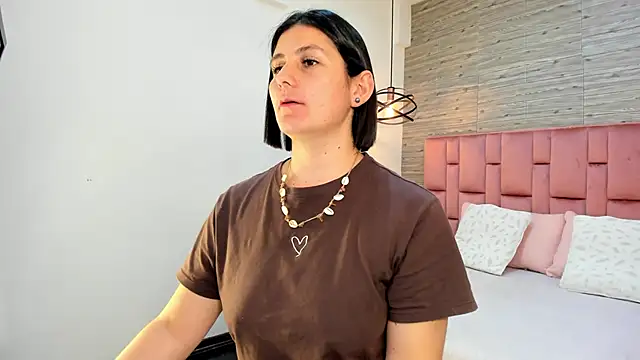 Snapshot of SarahDeyvis chatting on 21, 1, 2025 SarahDeyvis online show from 21, 1, 2025