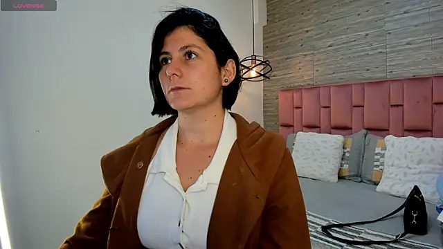 Snapshot of SarahDeyvis chatting on 27, 1, 2025 SarahDeyvis online show from 27, 1, 2025