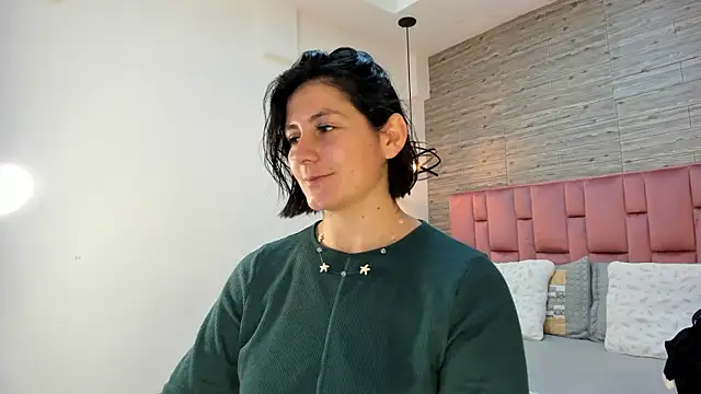 Snapshot of SarahDeyvis chatting on 11, 2, 2025 SarahDeyvis online show from 11, 2, 2025