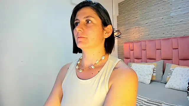 Snapshot of SarahDeyvis chatting on 14, 2, 2025 SarahDeyvis online show from 14, 2, 2025