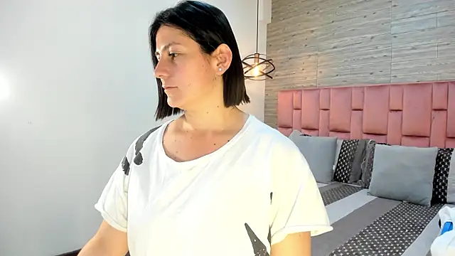 Snapshot of SarahDeyvis chatting on 21, 2, 2025 SarahDeyvis online show from 21, 2, 2025