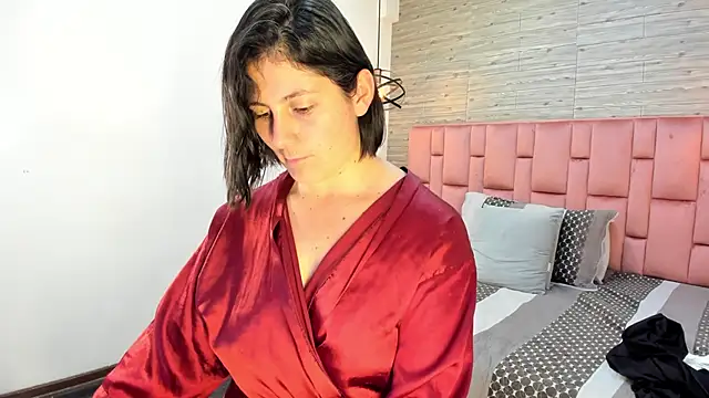 Snapshot of SarahDeyvis chatting on 4, 3, 2025 SarahDeyvis online show from 4, 3, 2025