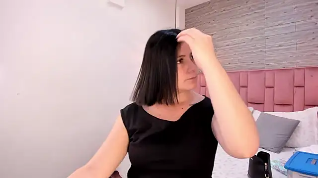 Snapshot of SarahDeyvis chatting on 11, 3, 2025 SarahDeyvis online show from 11, 3, 2025