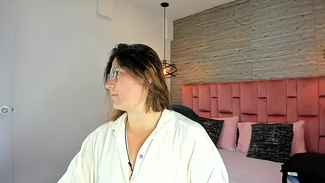 Snapshot of SarahDeyvis chatting on 17, 9, 2025 SarahDeyvis online show from 17, 9, 2025