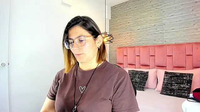 Snapshot of SarahDeyvis chatting on 29, 9, 2025 SarahDeyvis online show from 29, 9, 2025