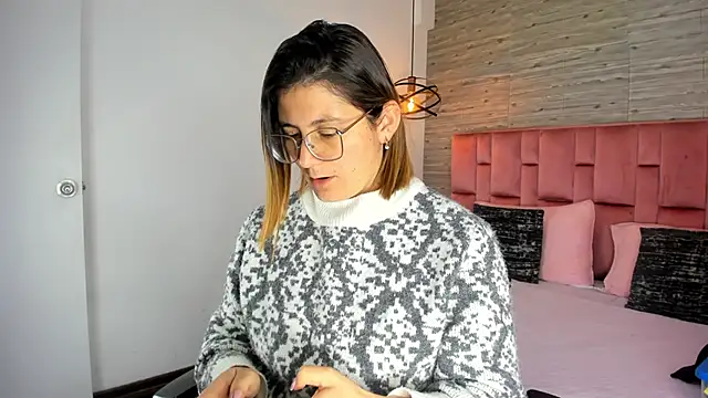 Snapshot of SarahDeyvis chatting on 1, 10, 2025 SarahDeyvis online show from 1, 10, 2025