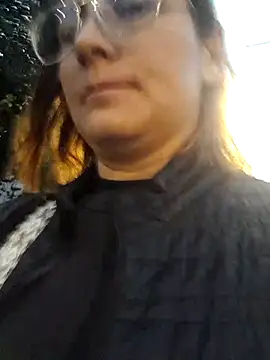 Snapshot of SarahDeyvis chatting on 31, 10, 2025 SarahDeyvis online show from 31, 10, 2025