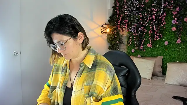 SarahDeyvis online show from 16, 12, 2025