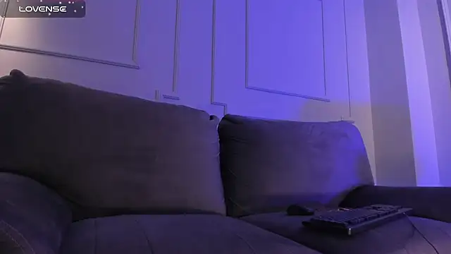 EveBensonX online show from 1, 2, 2025