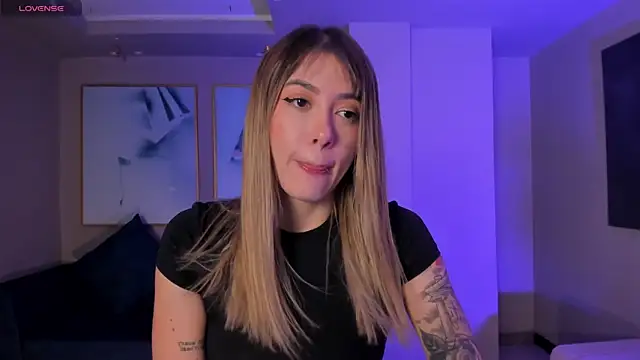 EveBensonX online show from 6, 3, 2025