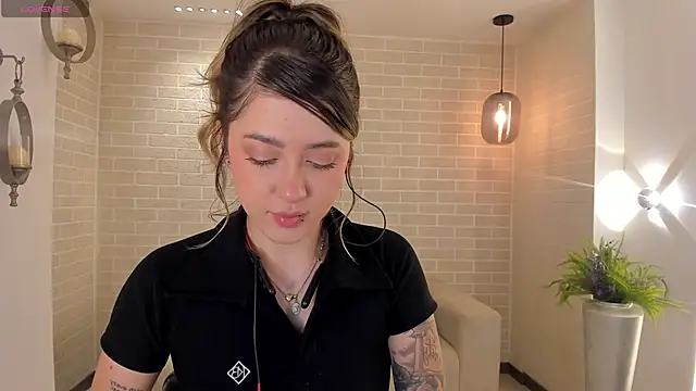 EveBensonX online show from 7, 6, 2026