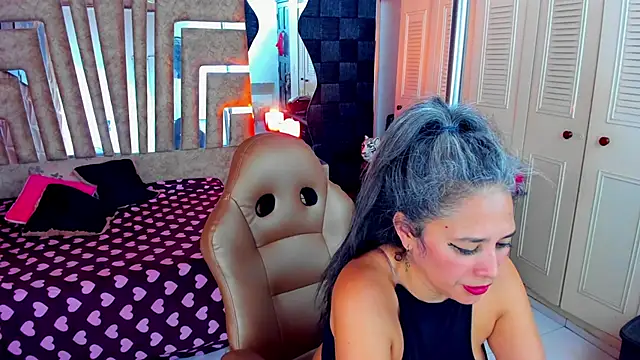 cute sassy online show from 28, 4, 2026