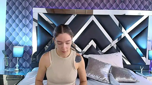 victoriaa lee  online show from 10, 2, 2025