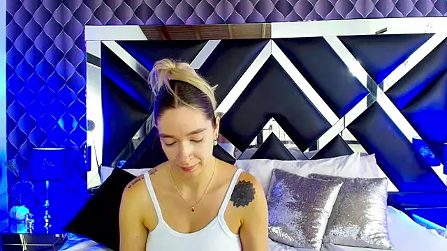 victoriaa lee  online show from 17, 3, 2025