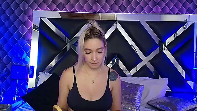 victoriaa lee  online show from 5, 11, 2025