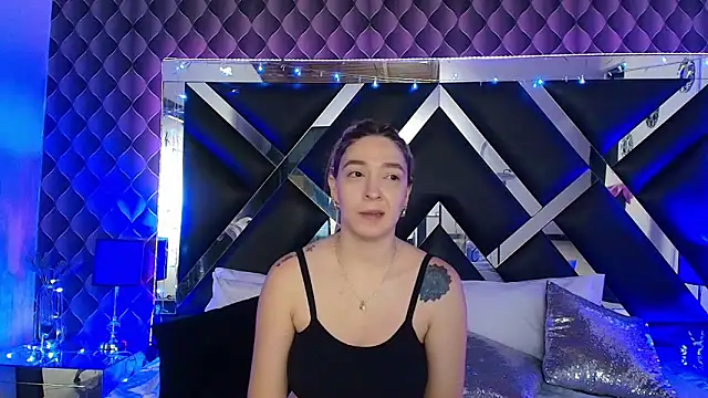 victoriaa lee  online show from 13, 4, 2026