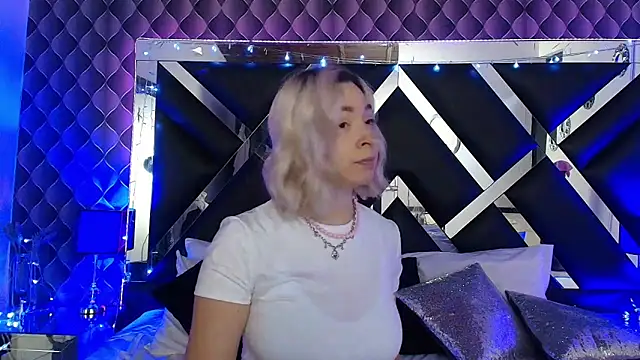 victoriaa lee  online show from 25, 4, 2026