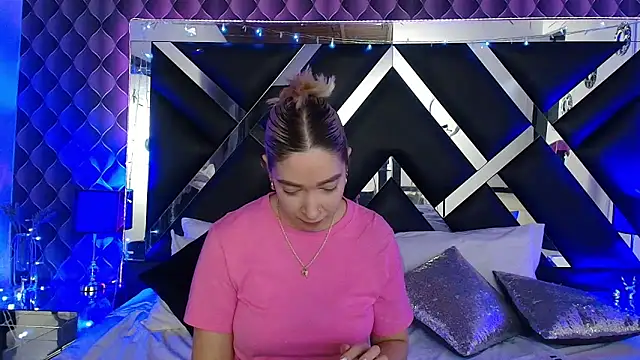 victoriaa lee  online show from 27, 4, 2026