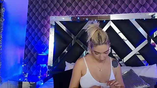 victoriaa lee  online show from 28, 7, 2026