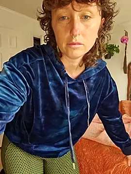 Snapshot of mossy_kiss chatting on 3, 11, 2025 mossy kiss online show from 3, 11, 2025