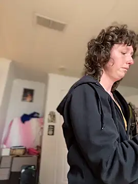 Snapshot of mossy_kiss chatting on 8, 3, 2026 mossy kiss online show from 8, 3, 2026