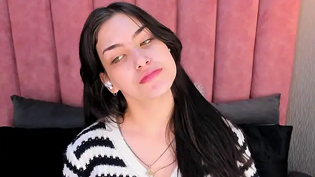 Alexa Thaylor  online show from 8, 11, 2025