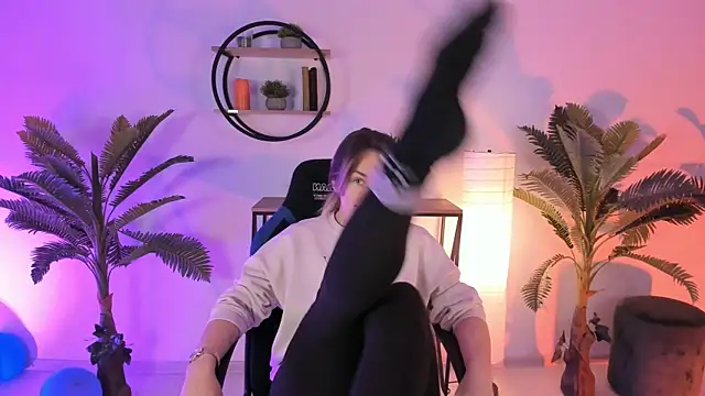 RebeccaMartinez online show from 11, 1, 2025