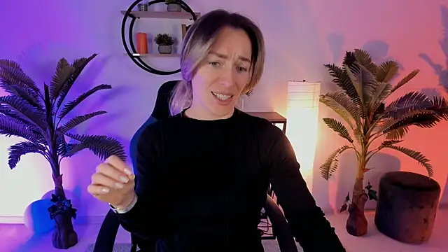 RebeccaMartinez online show from 13, 1, 2025