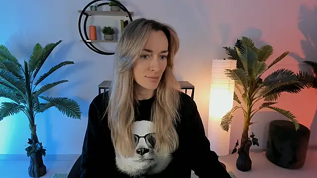 RebeccaMartinez online show from 25, 1, 2025