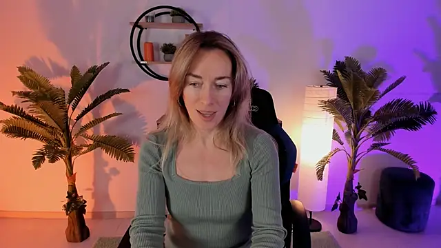 RebeccaMartinez online show from 30, 1, 2025