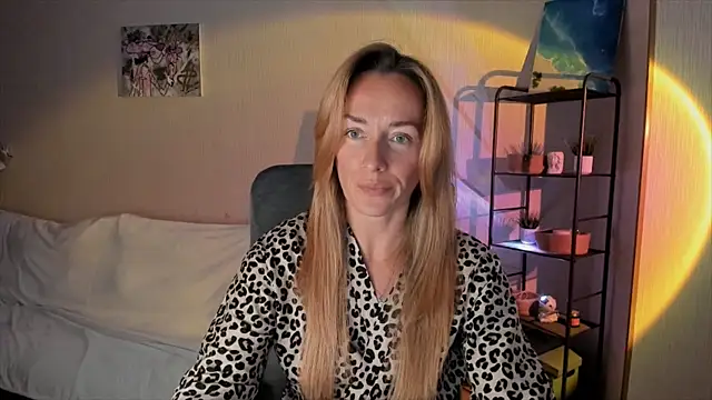 RebeccaMartinez online show from 26, 9, 2025