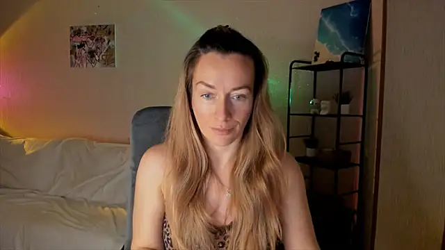 RebeccaMartinez online show from 22, 11, 2025