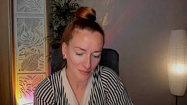 Snapshot of RebeccaMartinez chatting on 4, 6, 2026 RebeccaMartinez online show from 4, 6, 2026